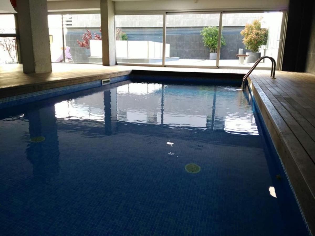 Stylish Flat, 2 Bathrooms And Swimming Pool, Next To The Beach! Сант Адриа де Бесос Екстериор снимка