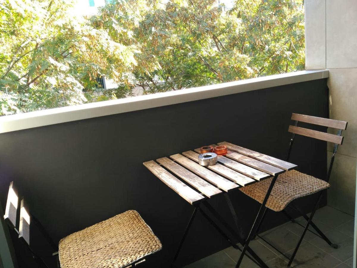 Stylish Flat, 2 Bathrooms And Swimming Pool, Next To The Beach! Сант Адриа де Бесос Екстериор снимка