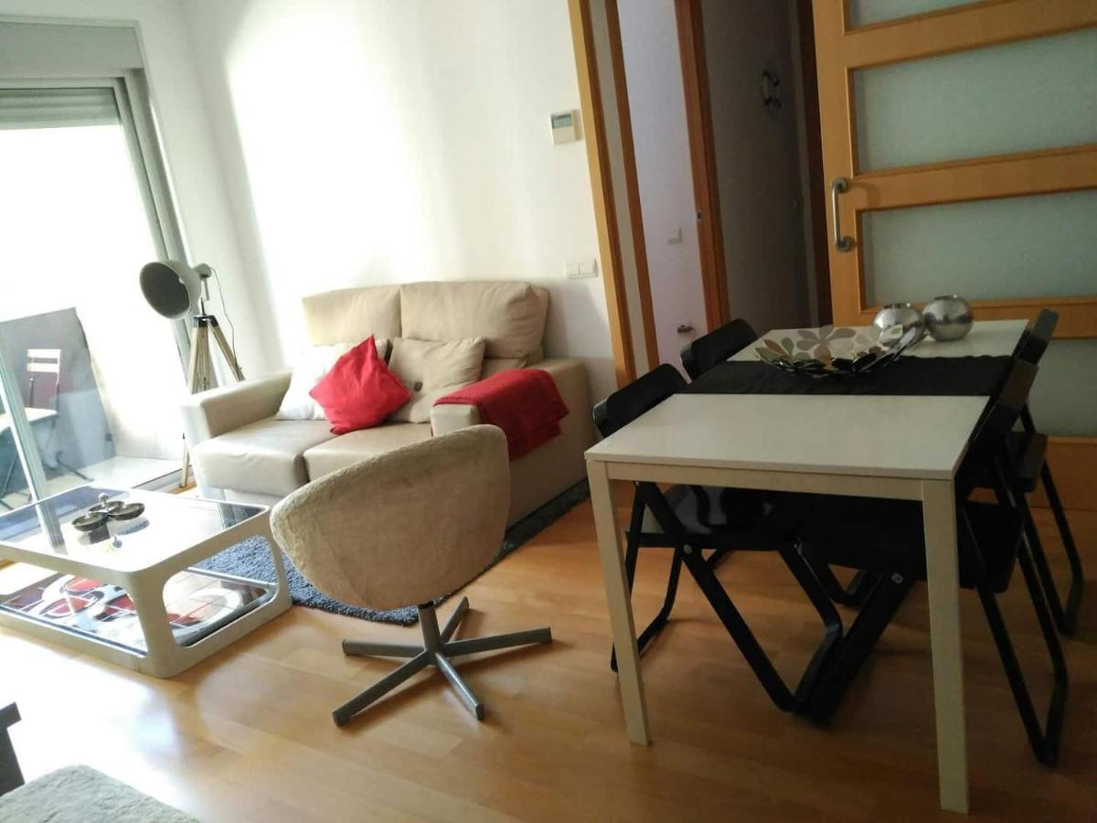 Stylish Flat, 2 Bathrooms And Swimming Pool, Next To The Beach! Сант Адриа де Бесос Екстериор снимка