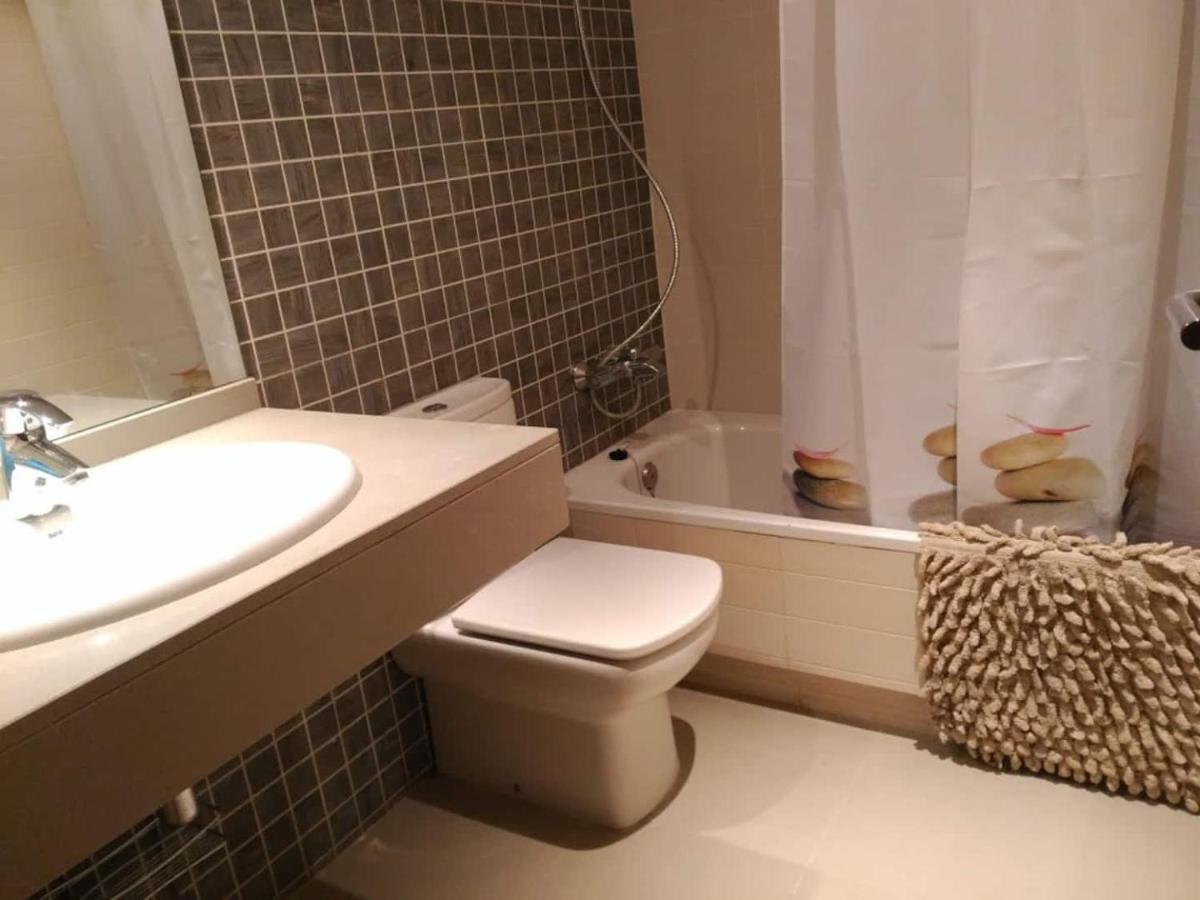 Stylish Flat, 2 Bathrooms And Swimming Pool, Next To The Beach! Сант Адриа де Бесос Екстериор снимка