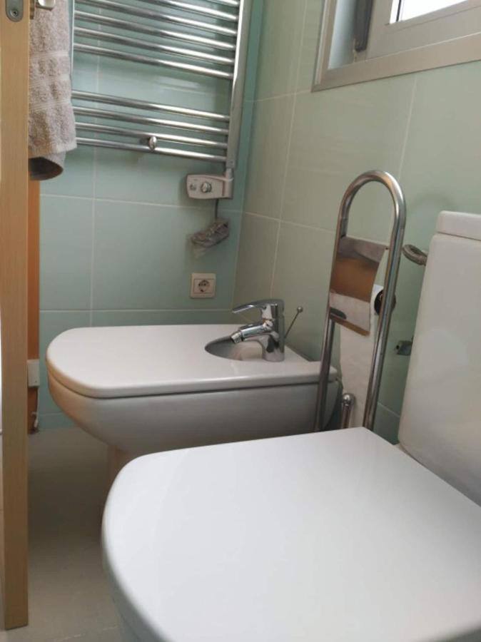 Stylish Flat, 2 Bathrooms And Swimming Pool, Next To The Beach! Сант Адриа де Бесос Екстериор снимка