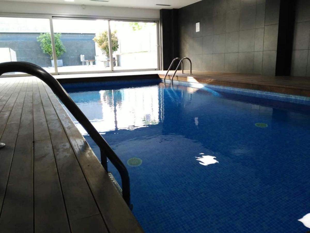 Stylish Flat, 2 Bathrooms And Swimming Pool, Next To The Beach! Сант Адриа де Бесос Екстериор снимка